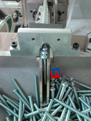 自動(dòng)鎖長(zhǎng)螺絲機(jī) 自動(dòng)鎖長(zhǎng)螺絲機(jī)